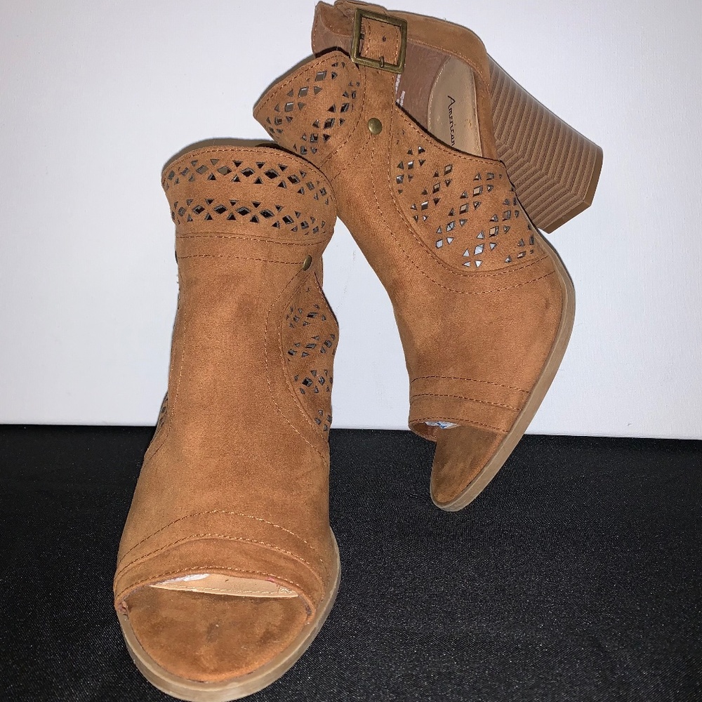 AMERICAN EAGLE Peep-Toe Heels